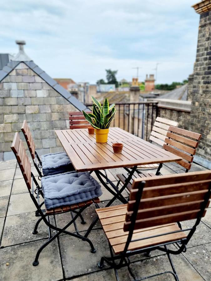 Cityscape Haven: 1 Bedroom Apartment With Terrace And City View Bornemouth Extérieur photo