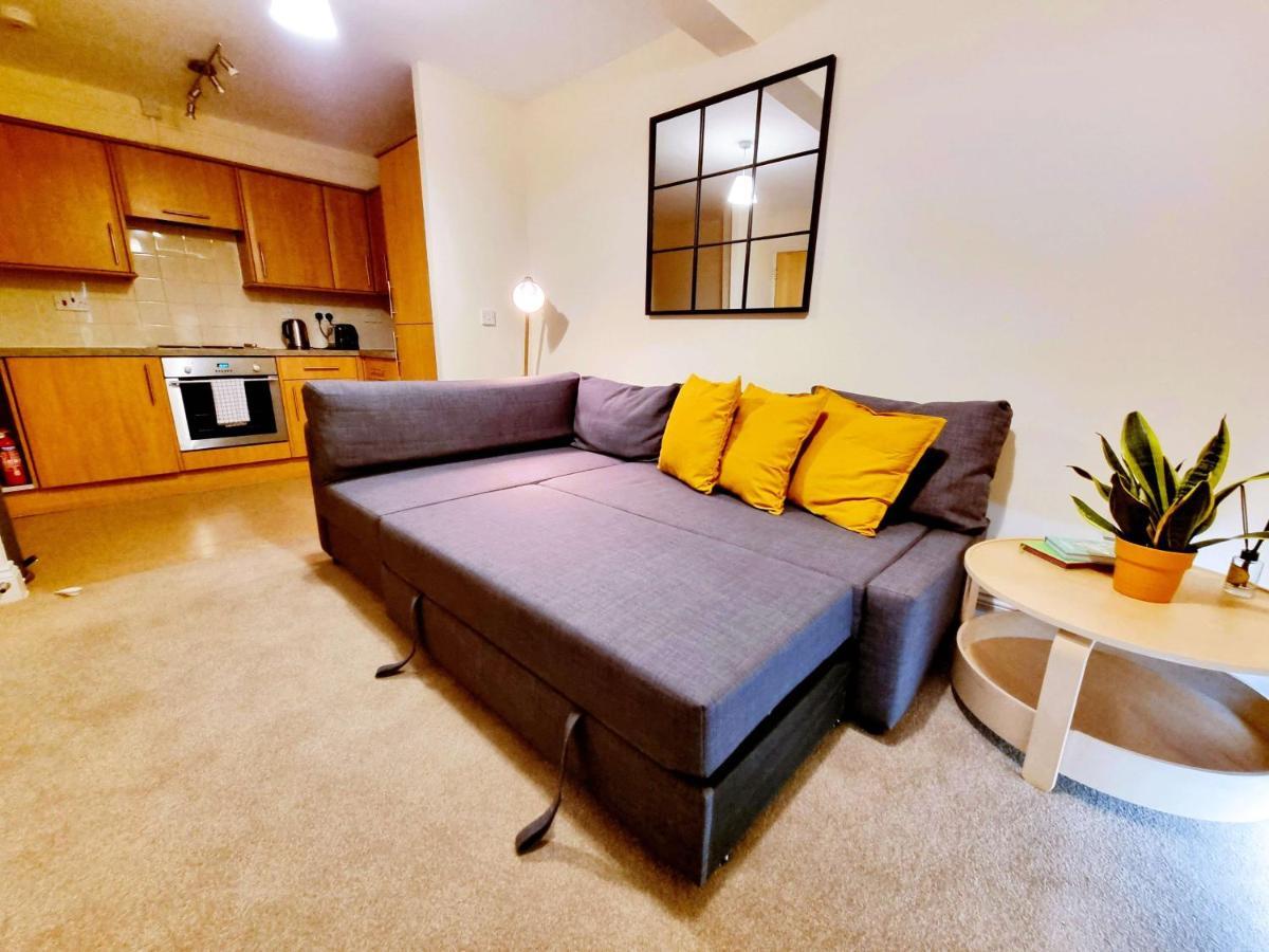 Cityscape Haven: 1 Bedroom Apartment With Terrace And City View Bornemouth Extérieur photo