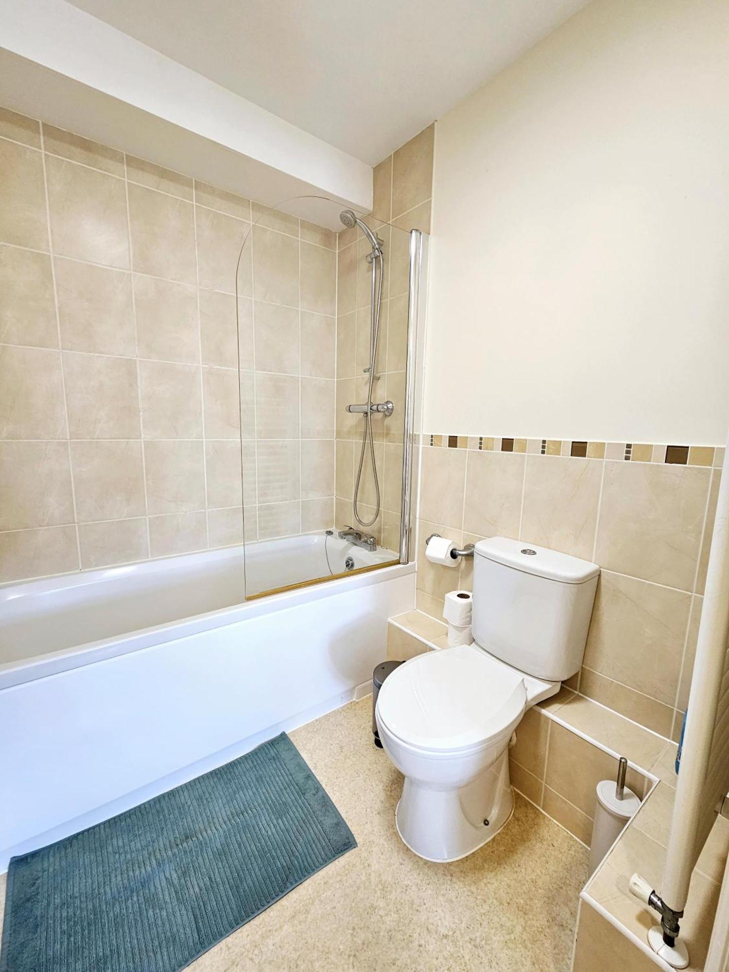 Cityscape Haven: 1 Bedroom Apartment With Terrace And City View Bornemouth Extérieur photo